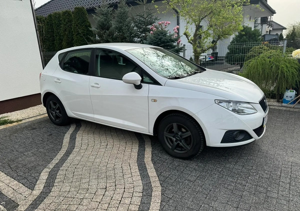 Seat Ibiza cena 21000 przebieg: 150000, rok produkcji 2011 z Leszno małe 67